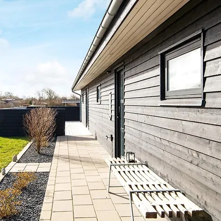 Modern With - By Traum
